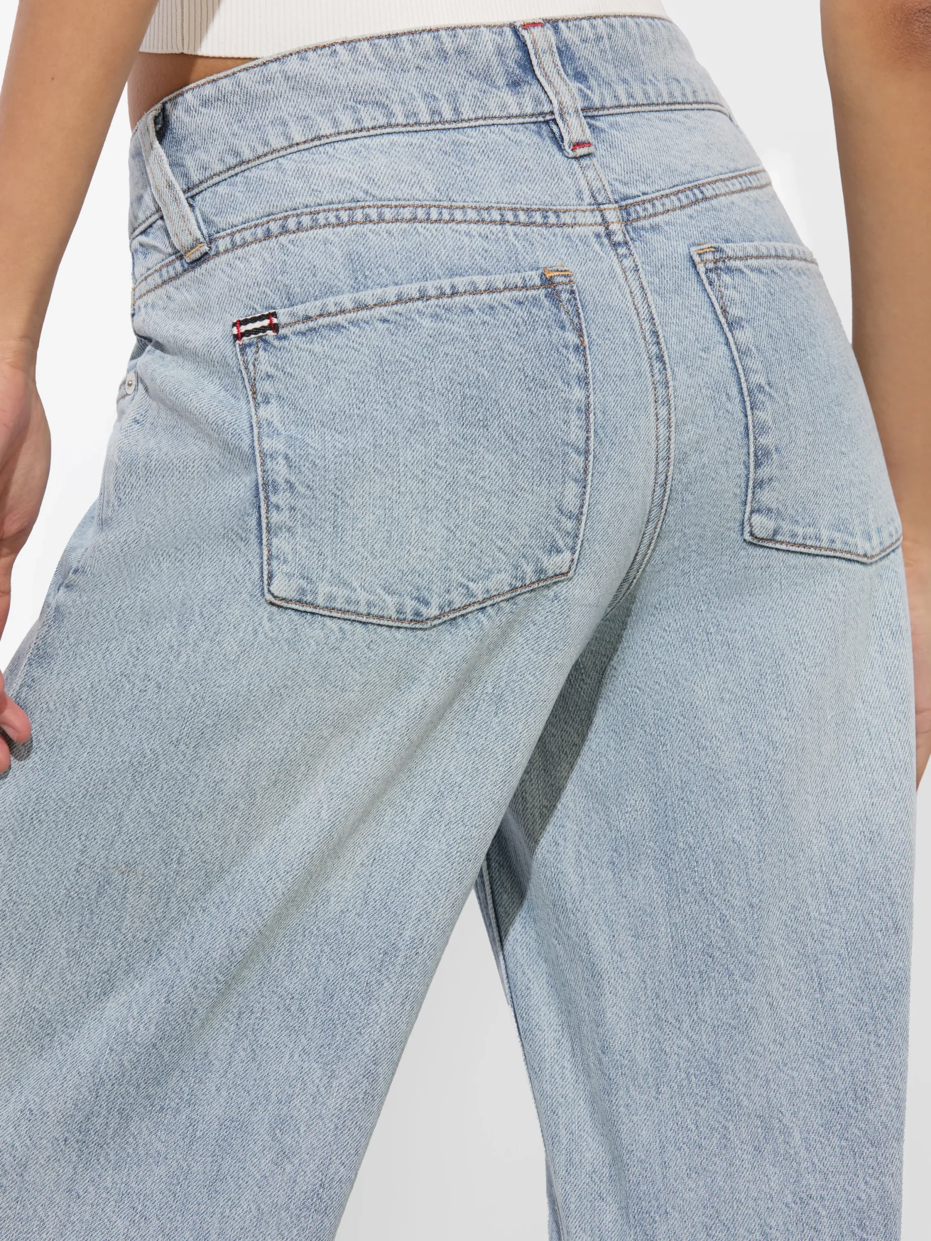 AMAZING JEAN