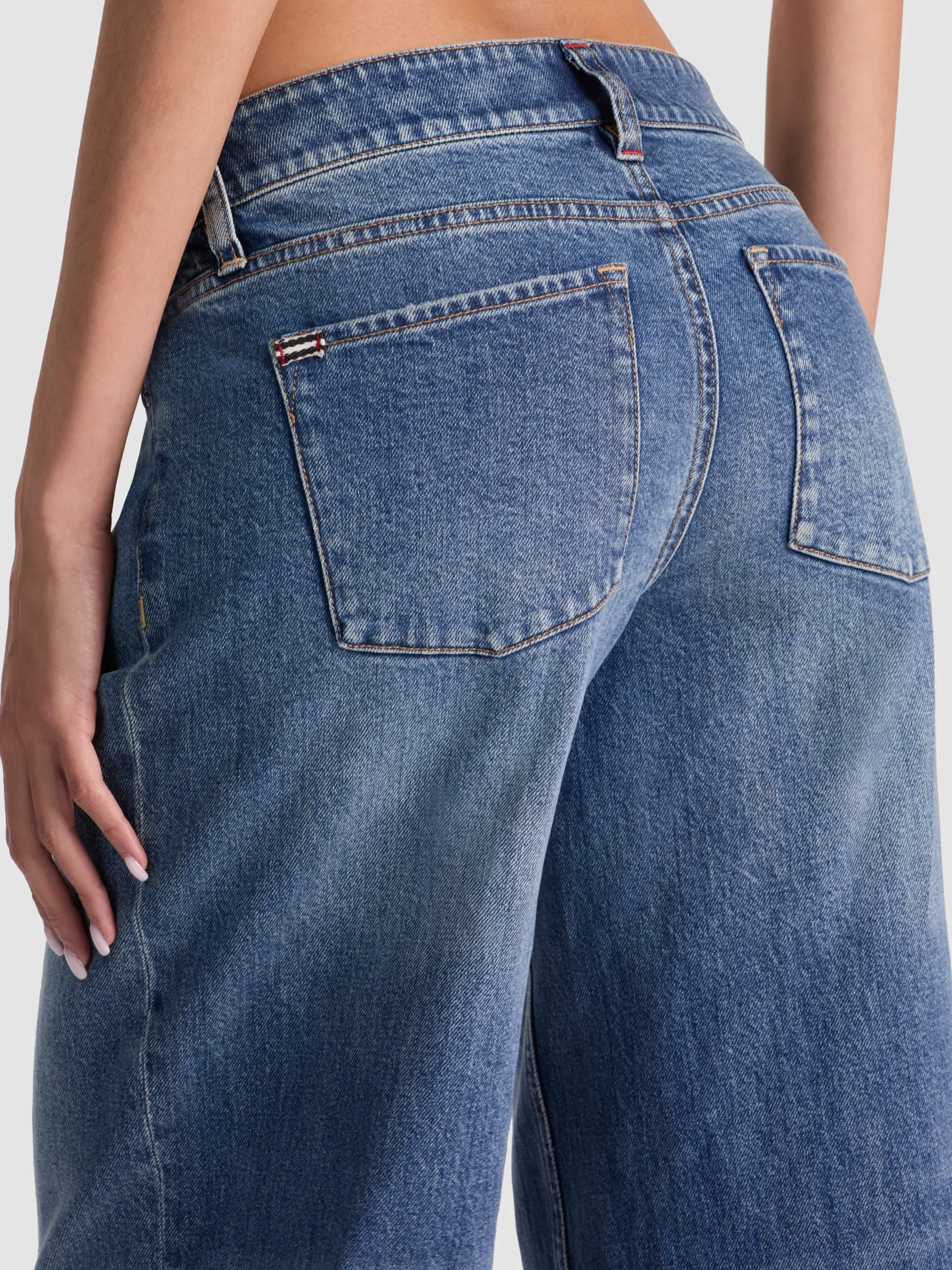 AMAZING JEAN