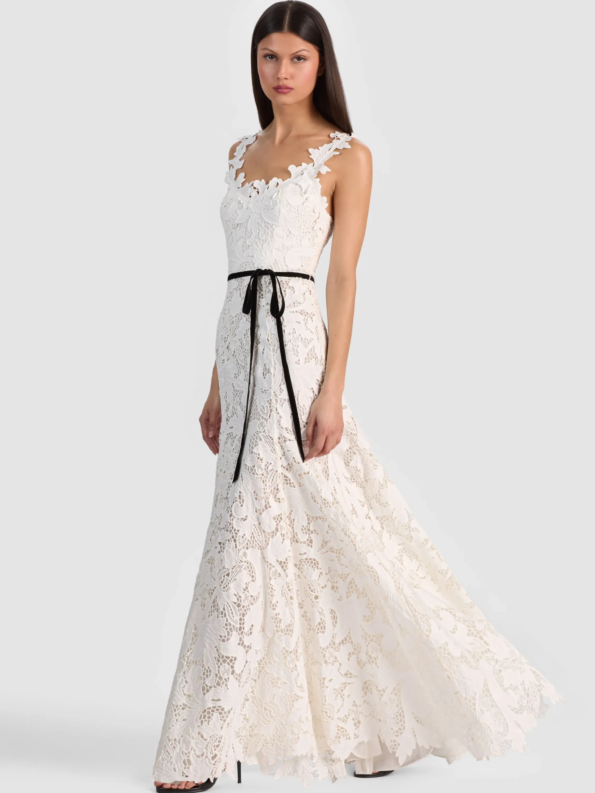 CALLA LACE MAXI DRESS