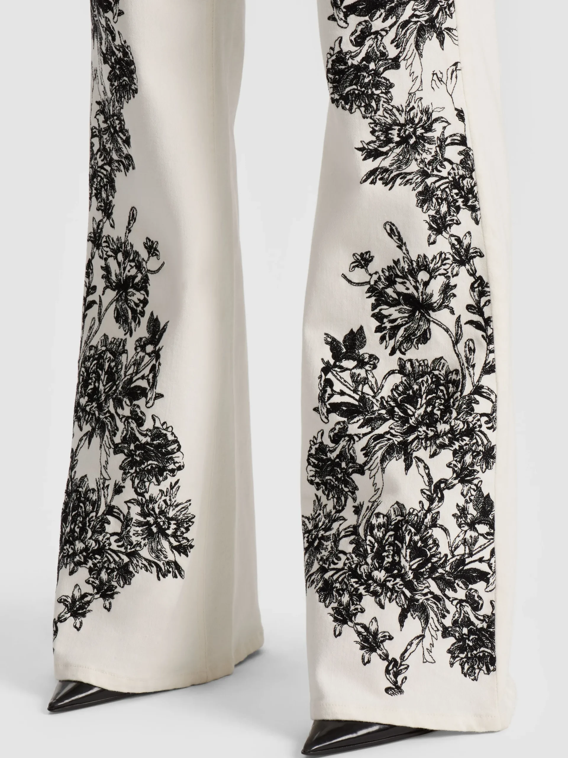 SB EMBROIDERED JEAN